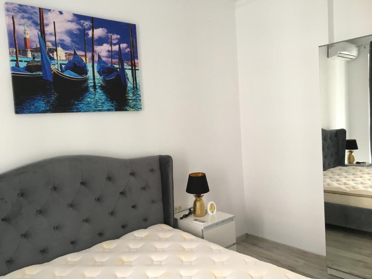 Lotus Blue Apartment Mamaia Exterior photo